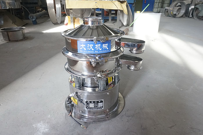 不銹鋼小型振動(dòng)篩材質(zhì)使用不銹鋼與碳制造而成。